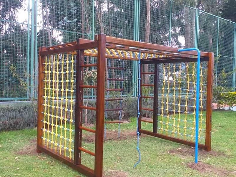 Escalador de cuerdas y madera Quito