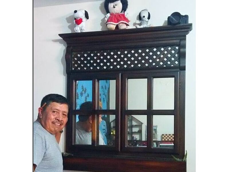 Ventana de madera con diseño Duran