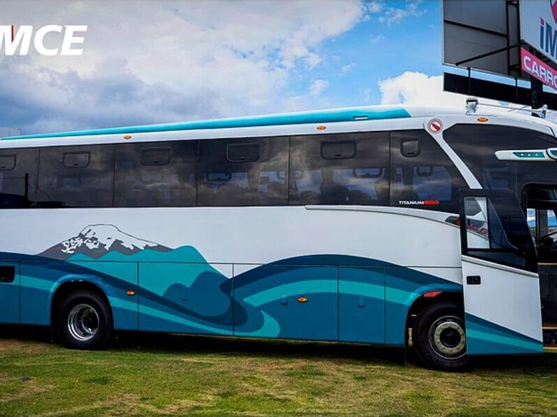 Bus titanium 650 Ambato