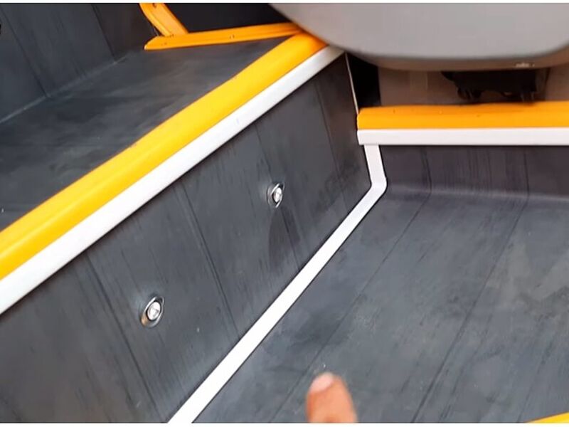 Empernados escaleras carrocería Ambato