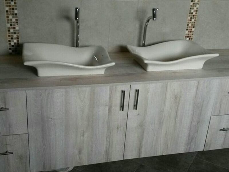 MUEBLES BAÑOS ECUADOR