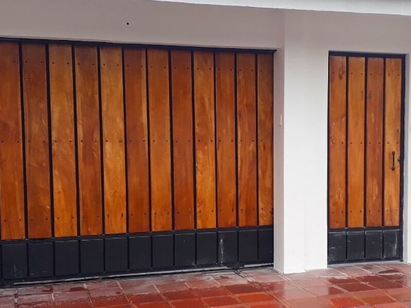 Portón Puerta Madera Ecuador
