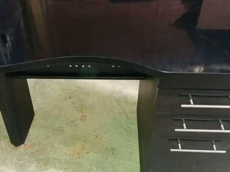 ESCRITORIO OFICINA NEGRO ECUADOR