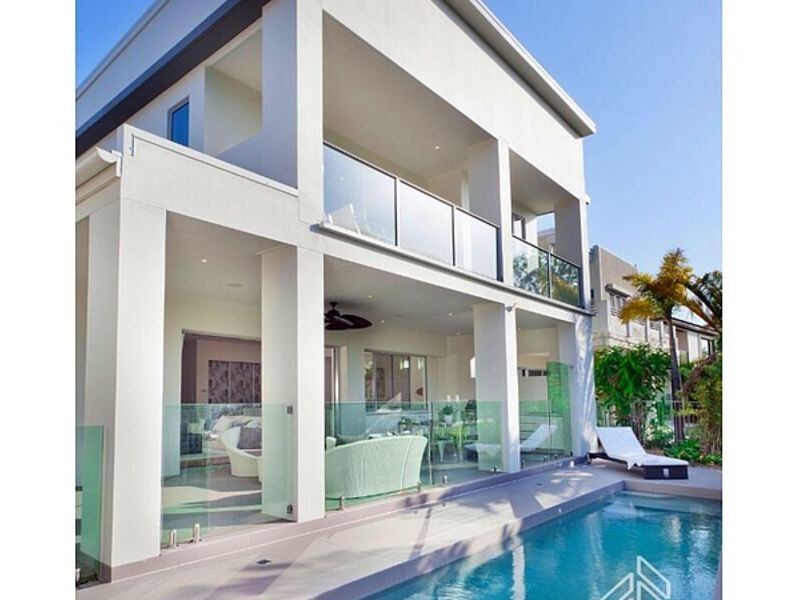 Diseño Arquitectónico Casa Piscina Ecuador