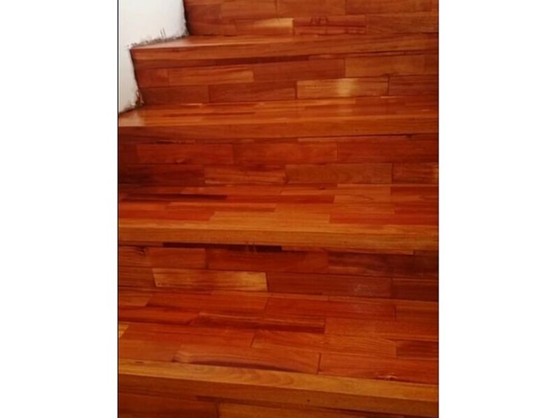Abrillantado de parquets de escalera Ambato