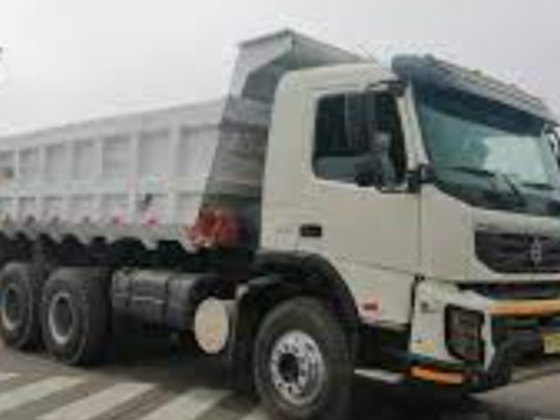 Camión volquete Volvo FMX Lago Agrio