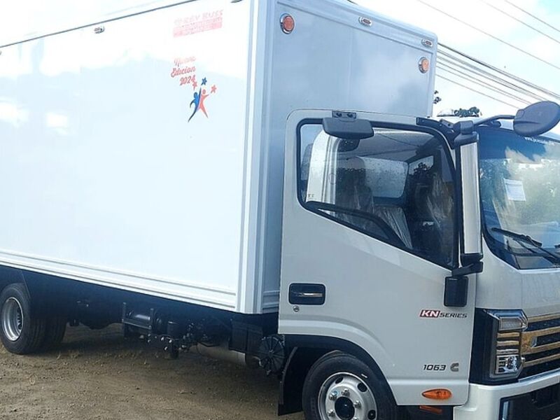 Furgon con sistema hidraulico Santo Domingo
