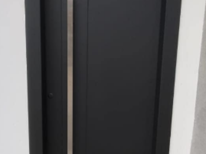 PUERTA HIERRO ESMERALDAS