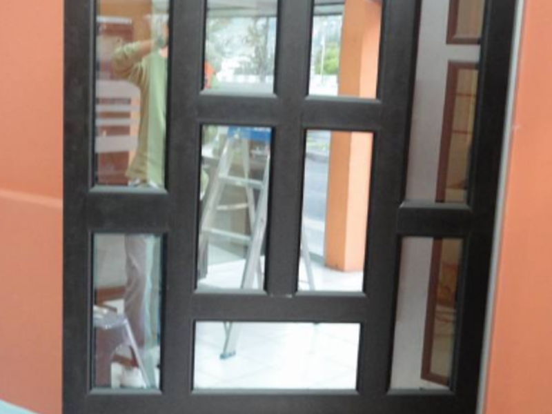 PUERTA ALUMINIO ECUADOR