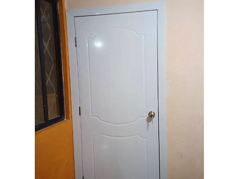 Puerta madera blanca Ecuador 