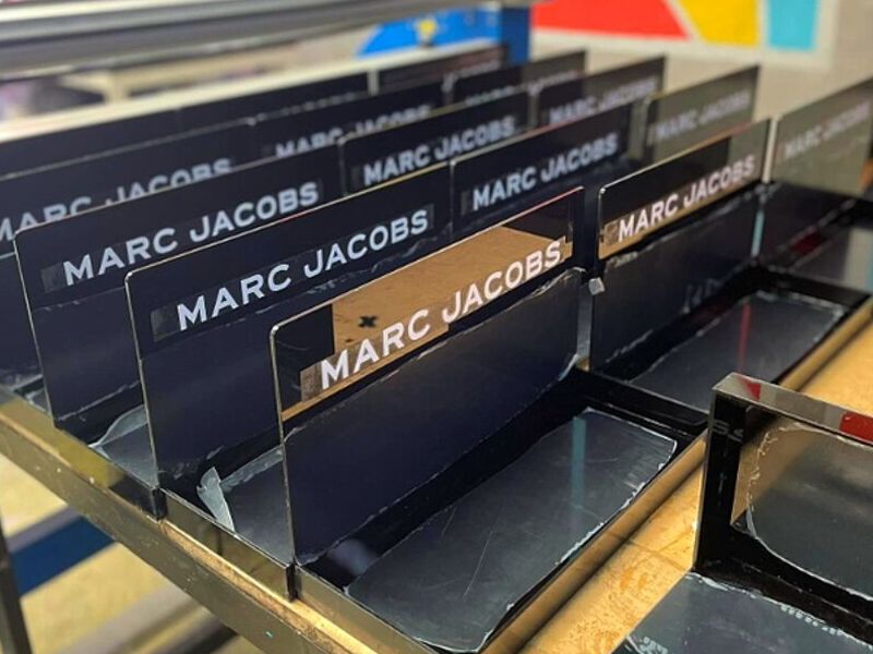 Exhibidores en acrílico Ecuador