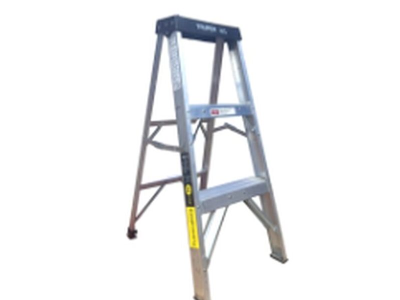 Escalera de Tijera en Aluminio Comercial