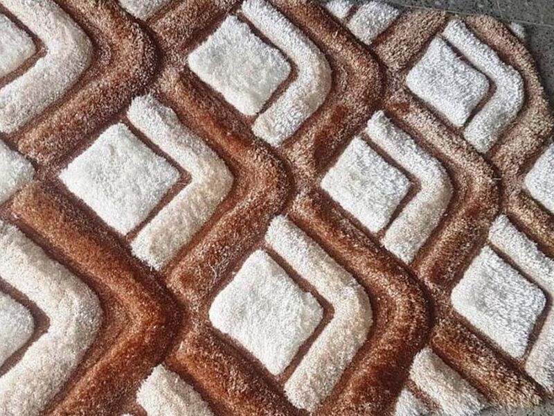 Alfombra acolchada marron con blanco Quito