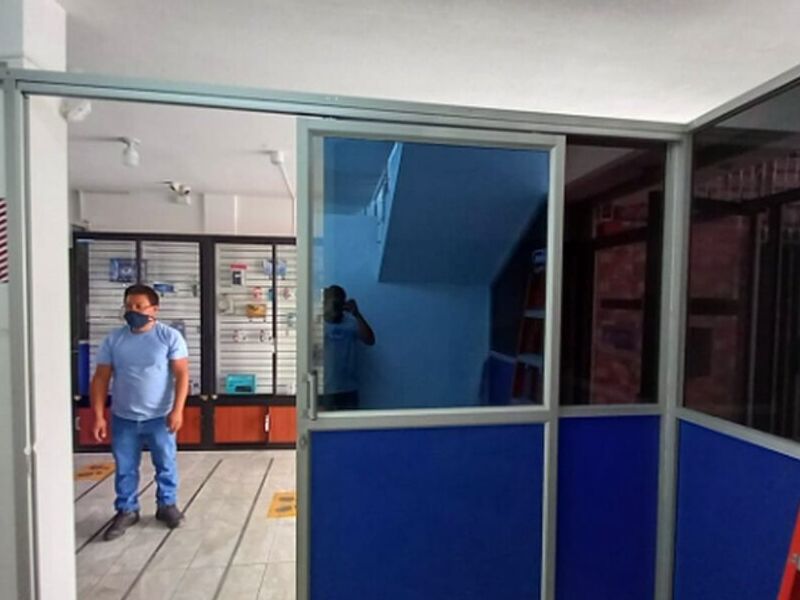 Division Oficina Aluminio Quito