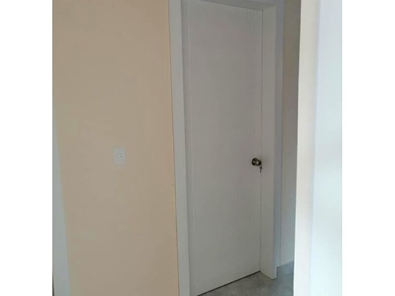 Puerta madera blanca Ecuador 