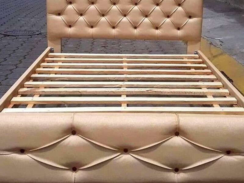 Cama tapizada Ecuador 