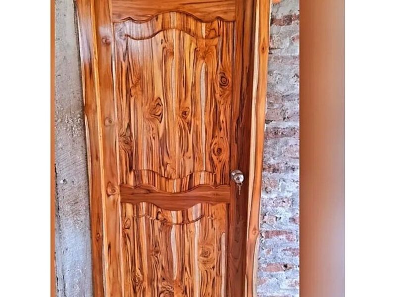 puerta teca Ecuador 