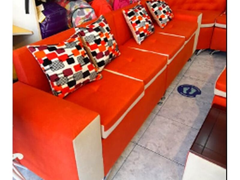 Sofá varias plazas color naranja Ecuador