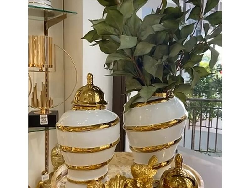 Florero blanco/dorado Ecuador 