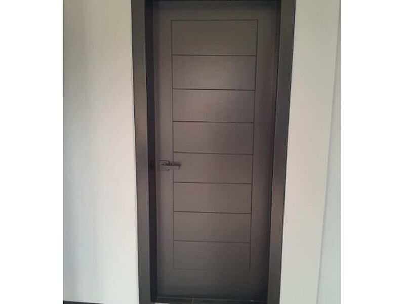 Puerta madera negra Ecuador 
