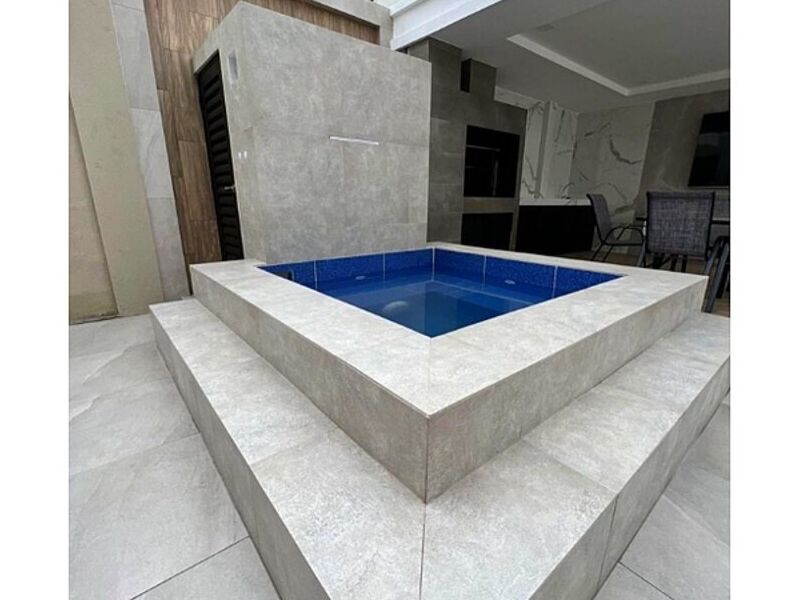 Diseño exterior piscina Ecuador 