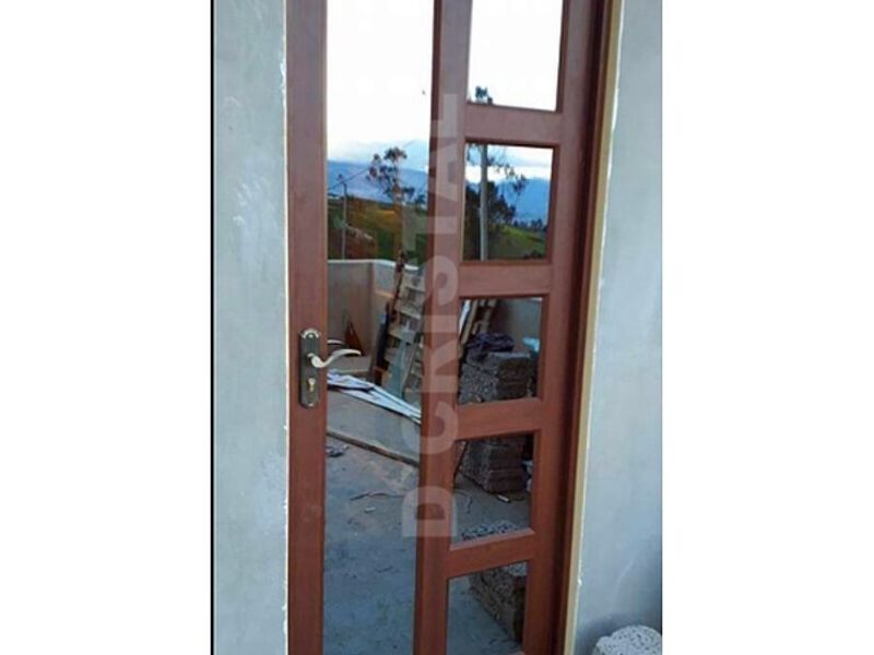 Puerta aluminio color madera Ecuador 