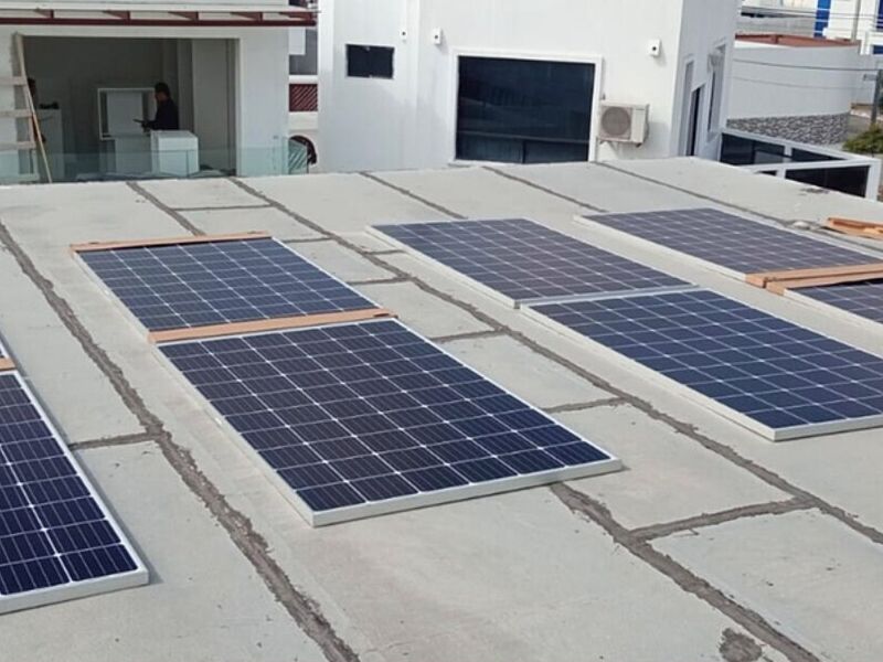 Paneles solares fotovoltaicos - Quito