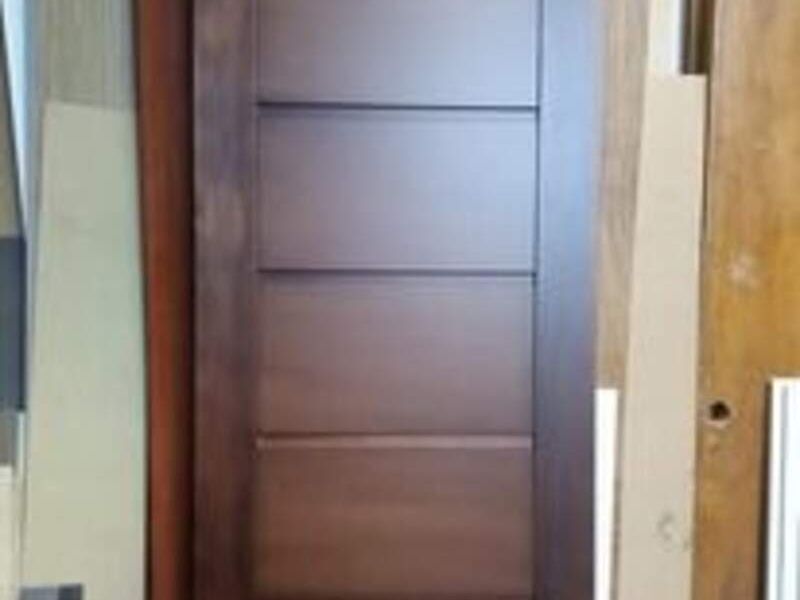 Puerta de Madera Ahumada Elegante