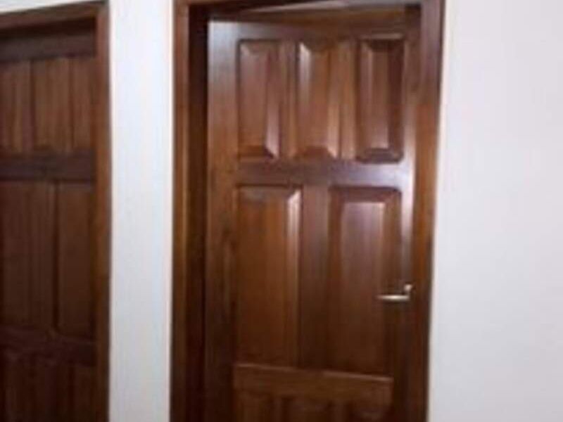 Puerta de Madera Panelada