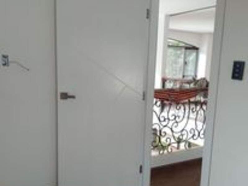 Puerta de Madera Abatible