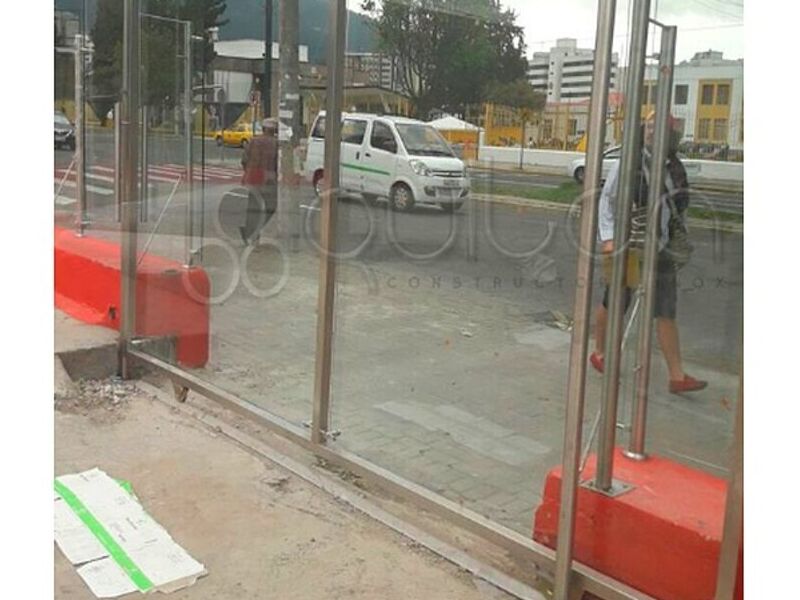 PUERTA CORREDIZA DE VIDRIO QUITO EC