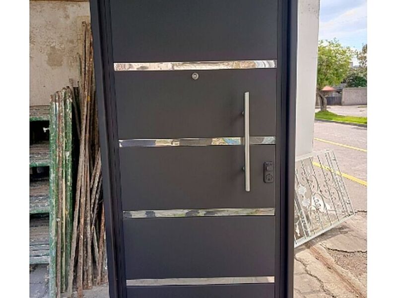 PUERTA DE METAL ASCAZUBI