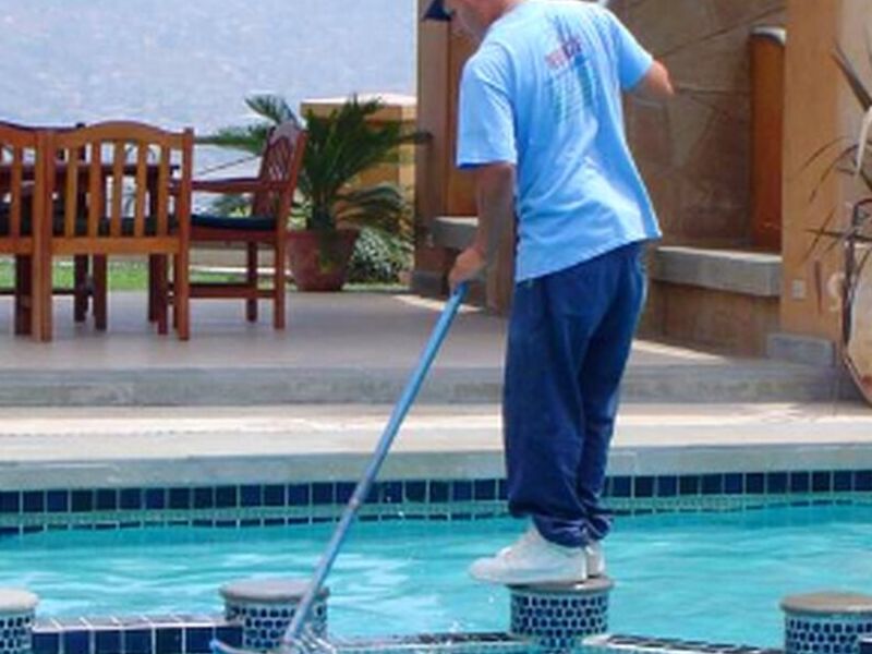 Mantenimiento y limpieza de piscinas Ecuador