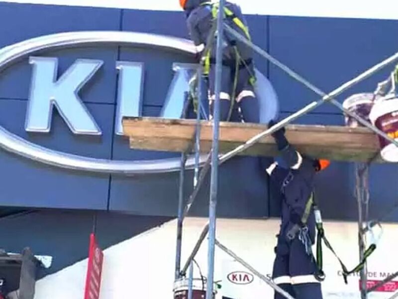 Retiro de rótulos publicitarios y limpieza