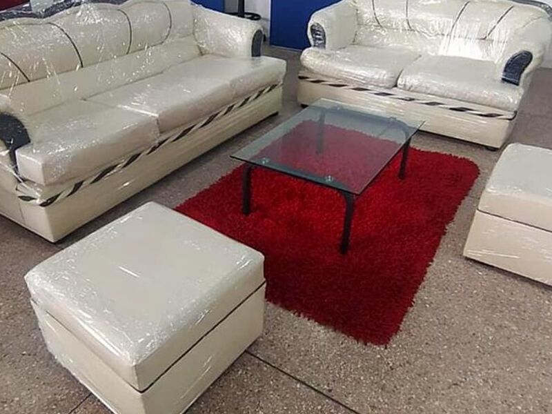 Puff de cuerina blanca Ecuador