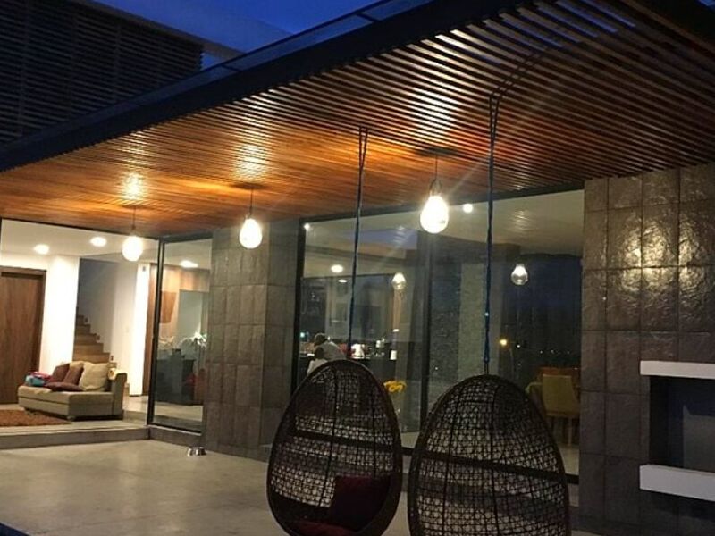 Pérgola moderna exterior madera Ecuador