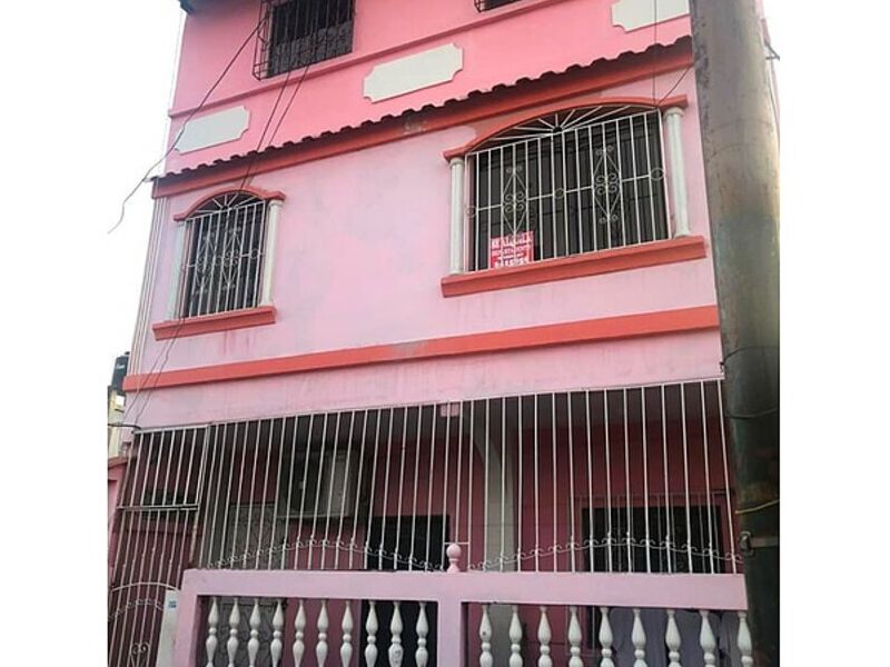 Casa de 3 pisos en venta Ecuador