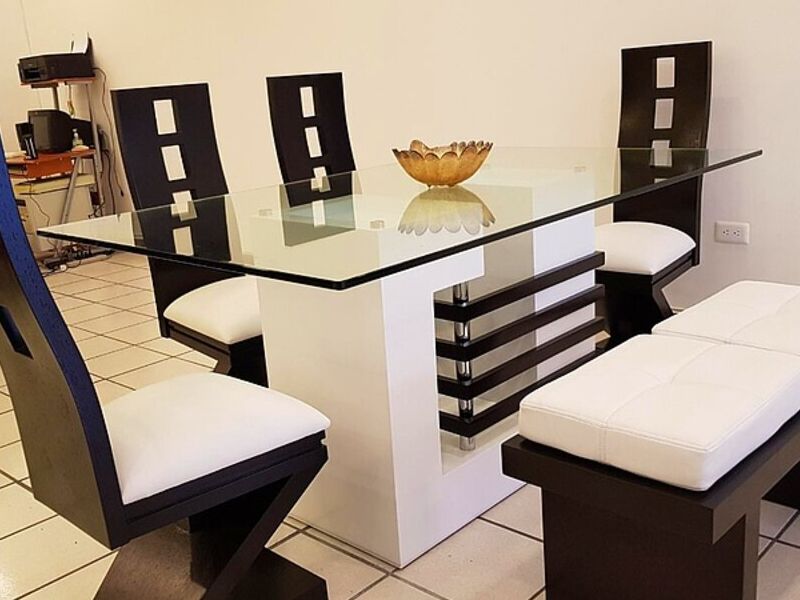 Comedor de diseñador blanco negro Ecuador