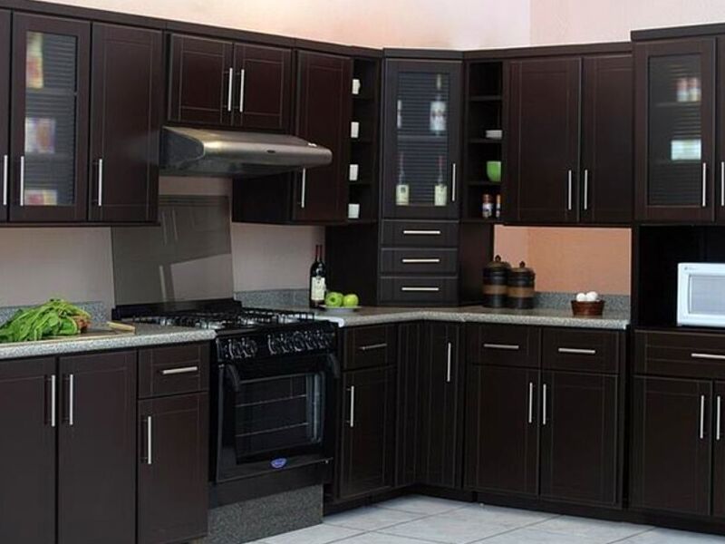 Muebles de cocina madera oscura Ecuador