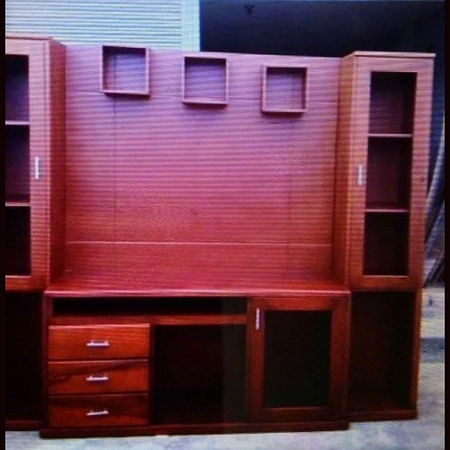 Muebles y puertas de madera