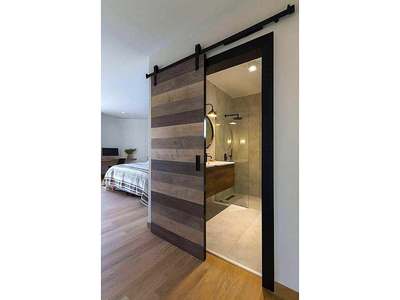 Construcción Puerta Corrediza Baño