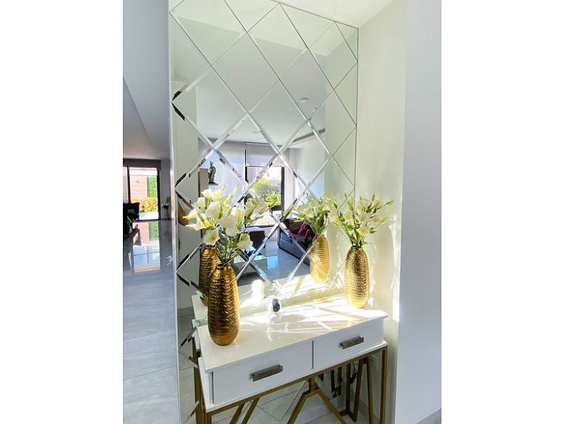 Recibidor con espejos biselados Ecuador