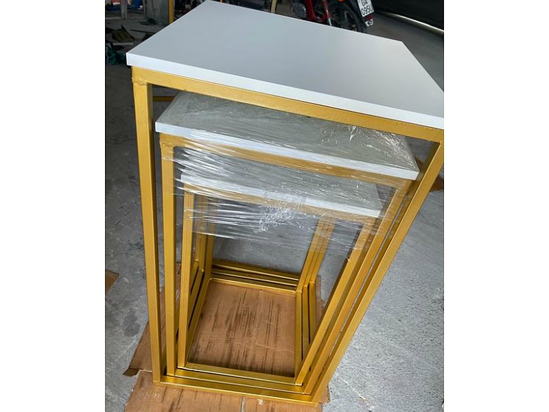 Mesas metálicas embonables Ecuador