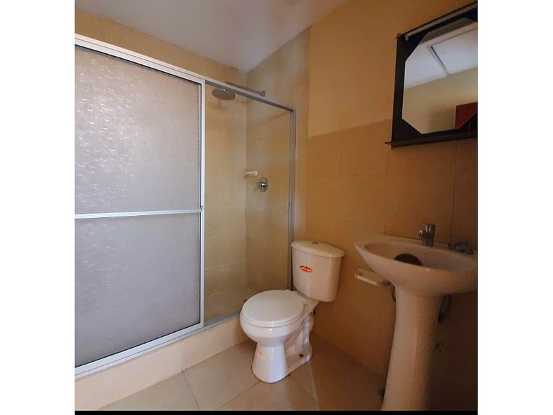 Baño con ducha Ecuador	