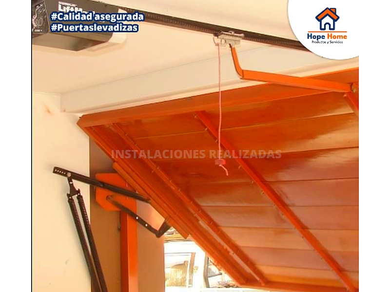 Puerta Garaje con Revestimiento PVC  Ecuador