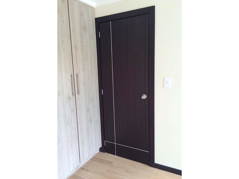 Instalación Puertas Madera Loja
