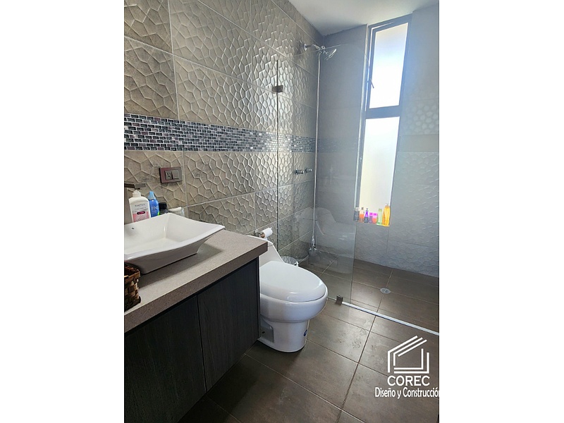 Diseño Interior Baños Latacunga