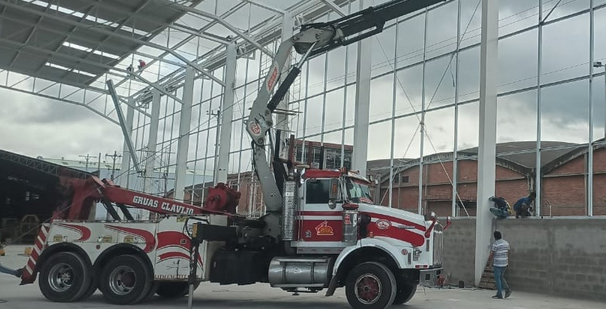 Grua telescopica dell Ecuadoor