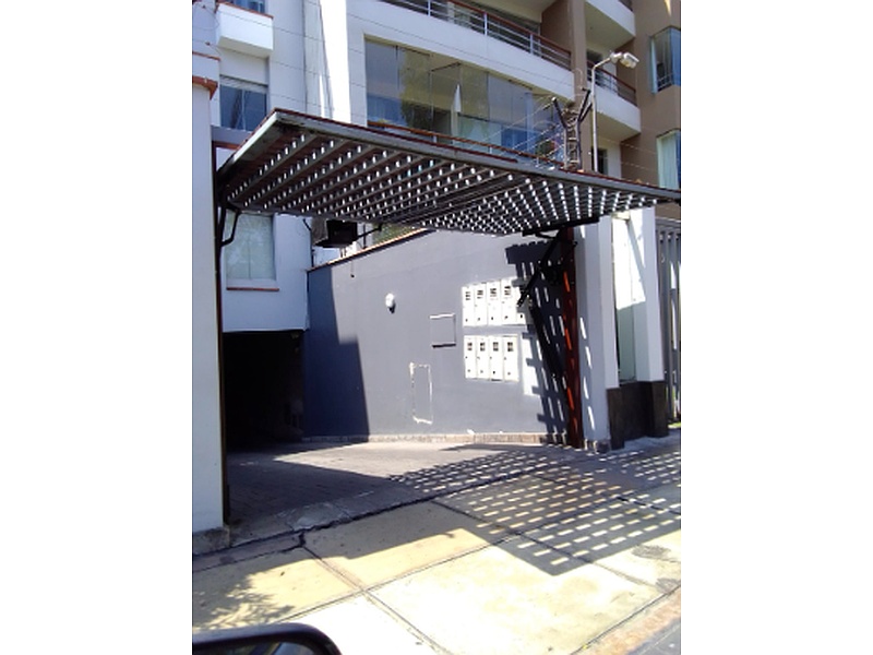 Puerta Garaje de Acero con Paneles de Vidrio Ecuador