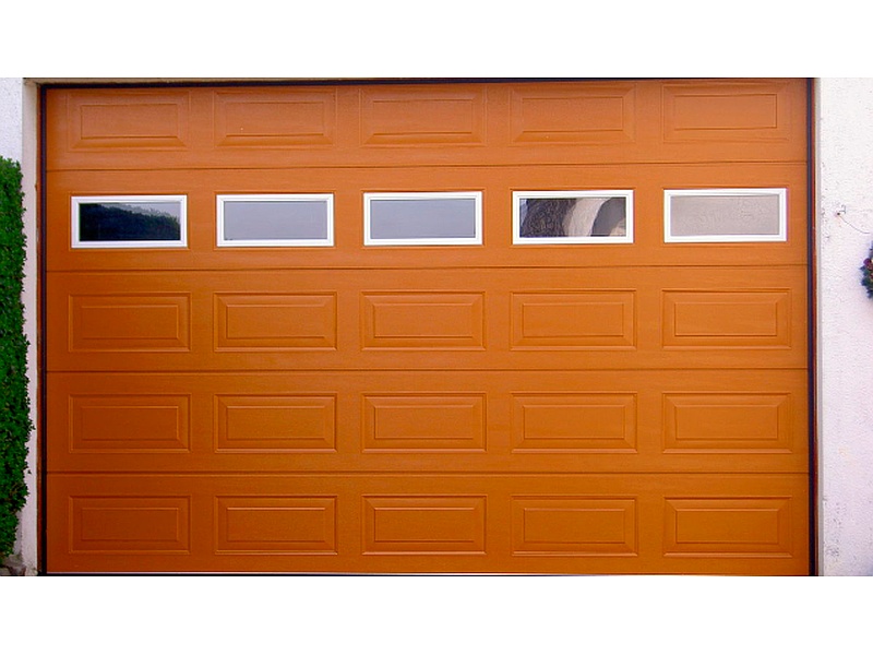 Puerta Garaje Seccional de PVC con Acabado Brillante Ecuador